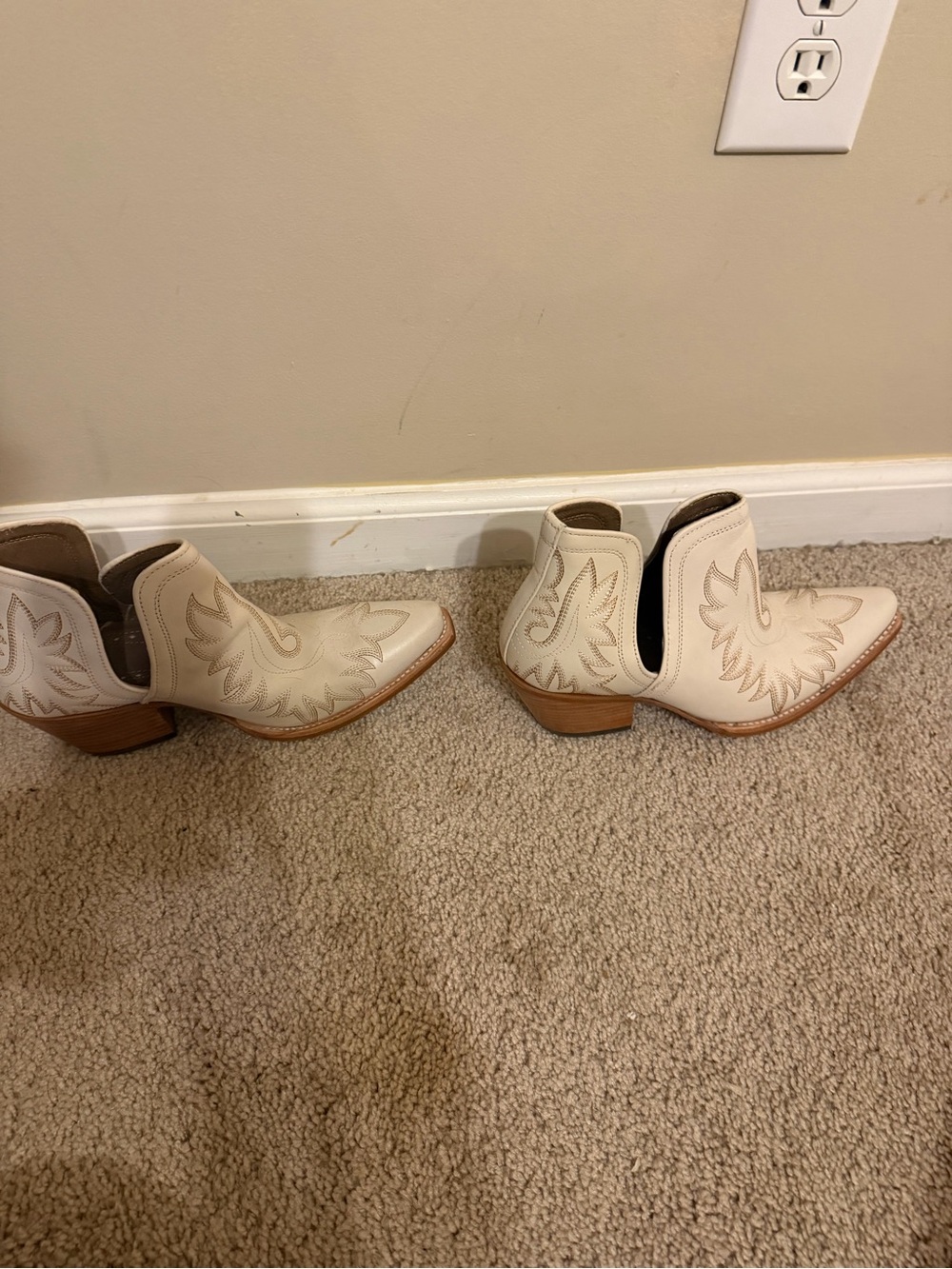 Ariat Cream Western Cutout Ankle Booties - Picture 2 of 4